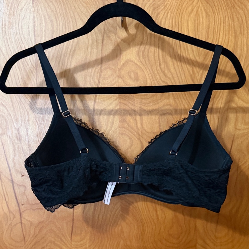 Victoria's Secret wireless Black Lace Bra 38c - Picture 2 of 4